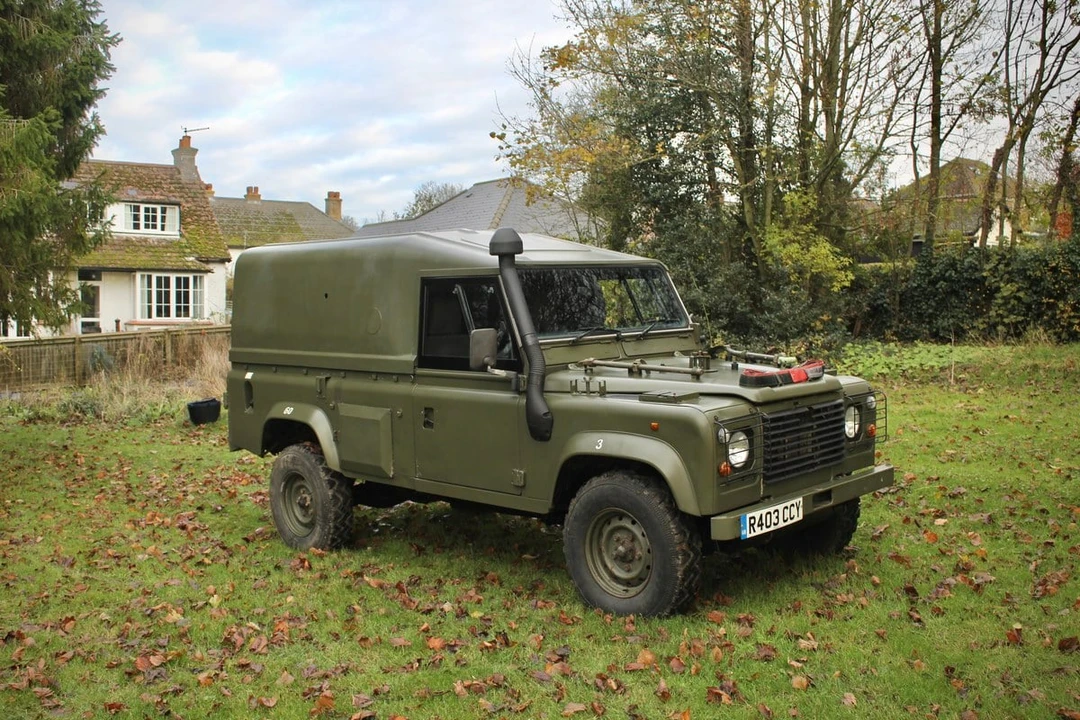 1998 Land Rover Defender 110 - Image 13 of 30