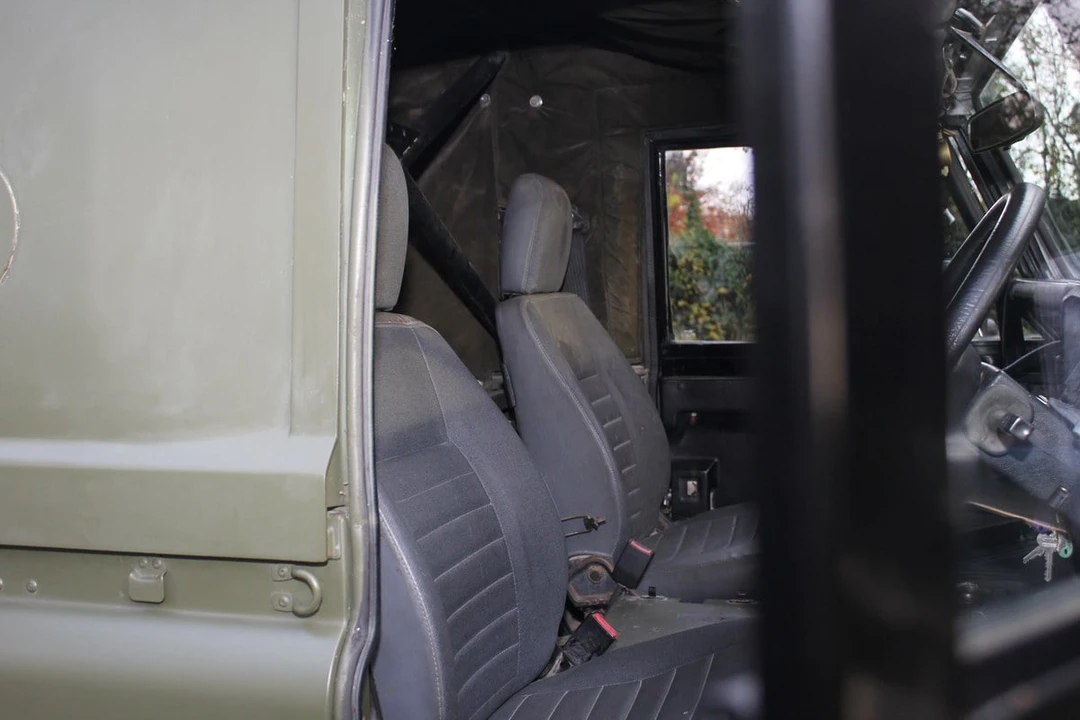 1998 Land Rover Defender 110 - Image 29 of 30