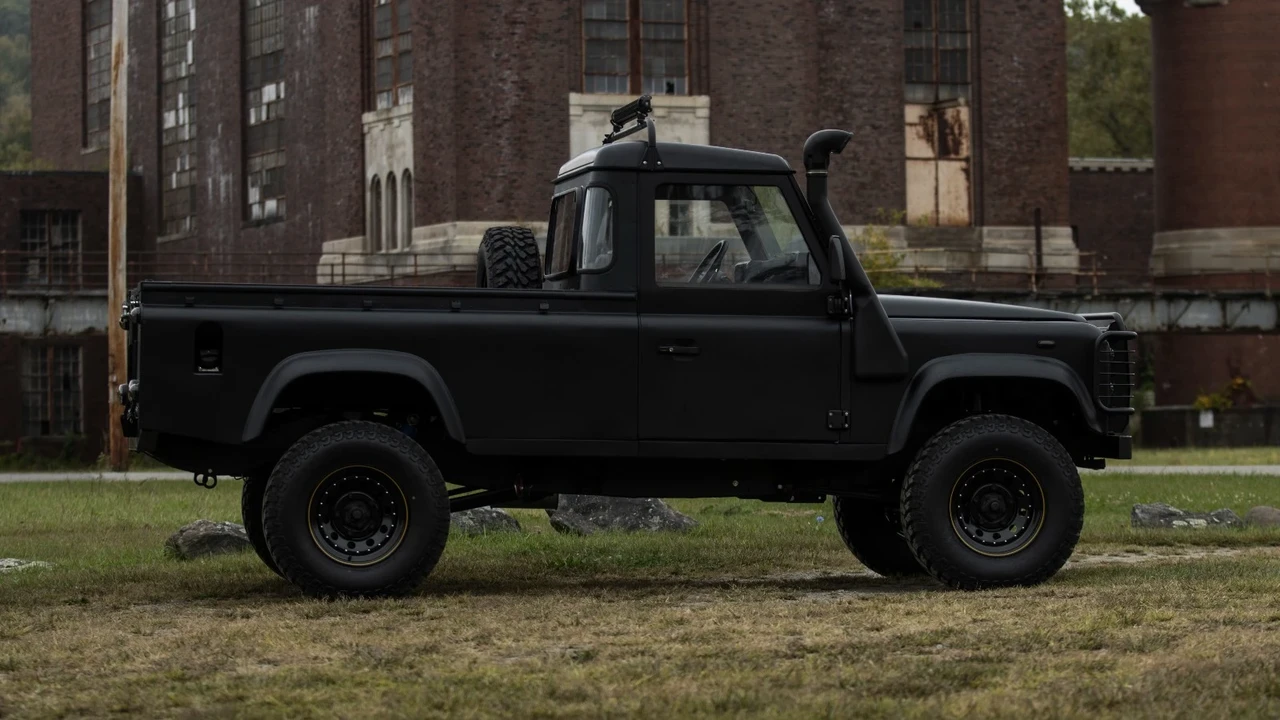 1998 Land Rover Defender 110 - Image 10 of 21