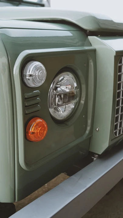 1998 Land Rover Defender 110 - Image 7 of 21