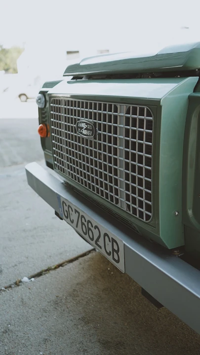 1998 Land Rover Defender 110 - Image 10 of 21