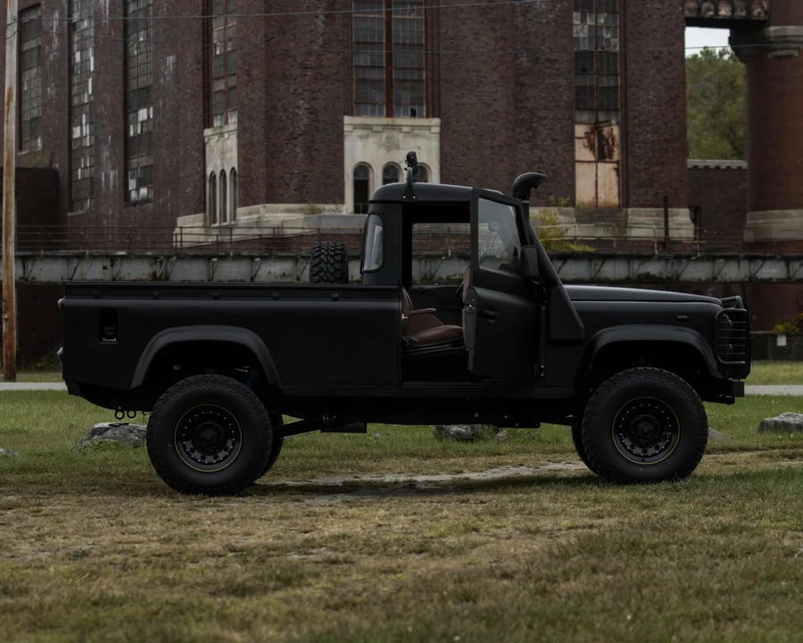 1998 Land Rover Defender 110 - Image 11 of 21