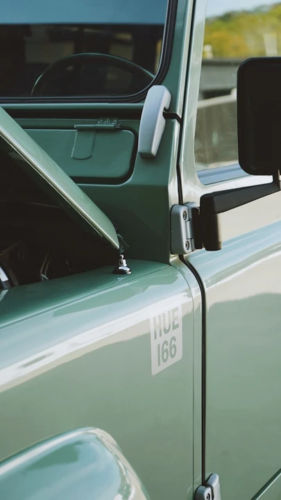 1998 Land Rover Defender 110 - Image 9 of 21
