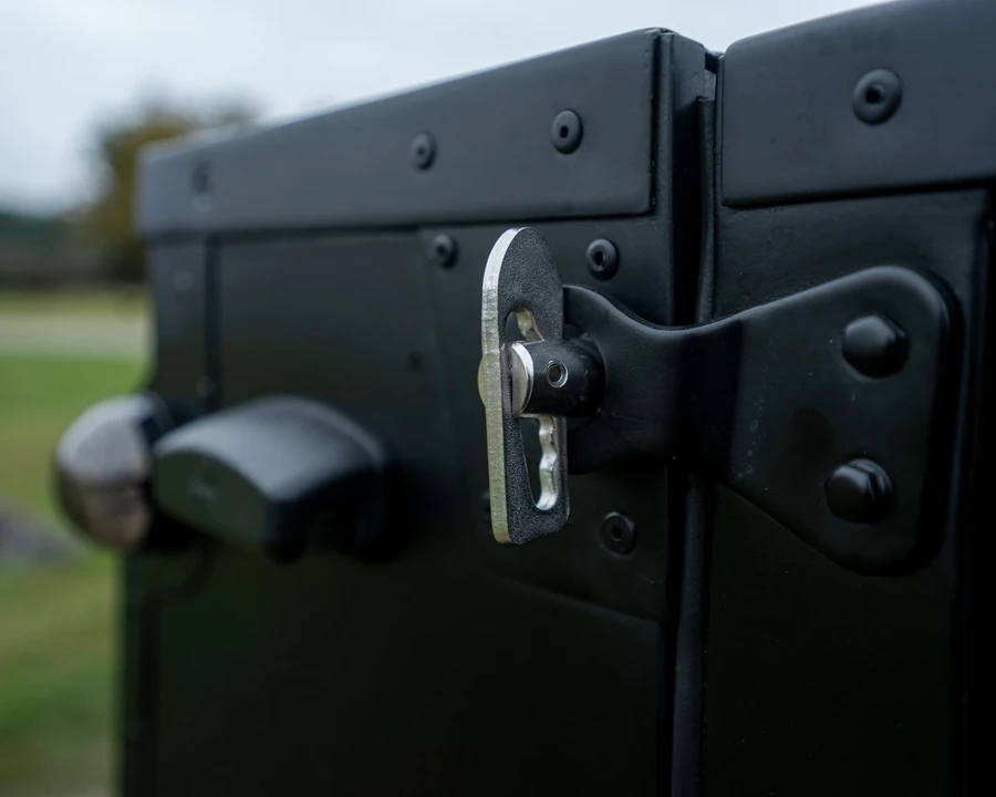 1998 Land Rover Defender 110 - Image 19 of 21