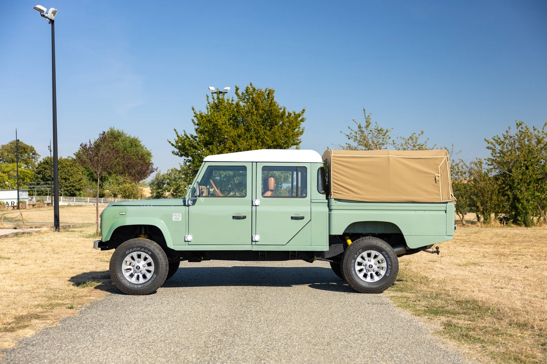 1998 Land Rover Defender 130 - Image 8 of 31