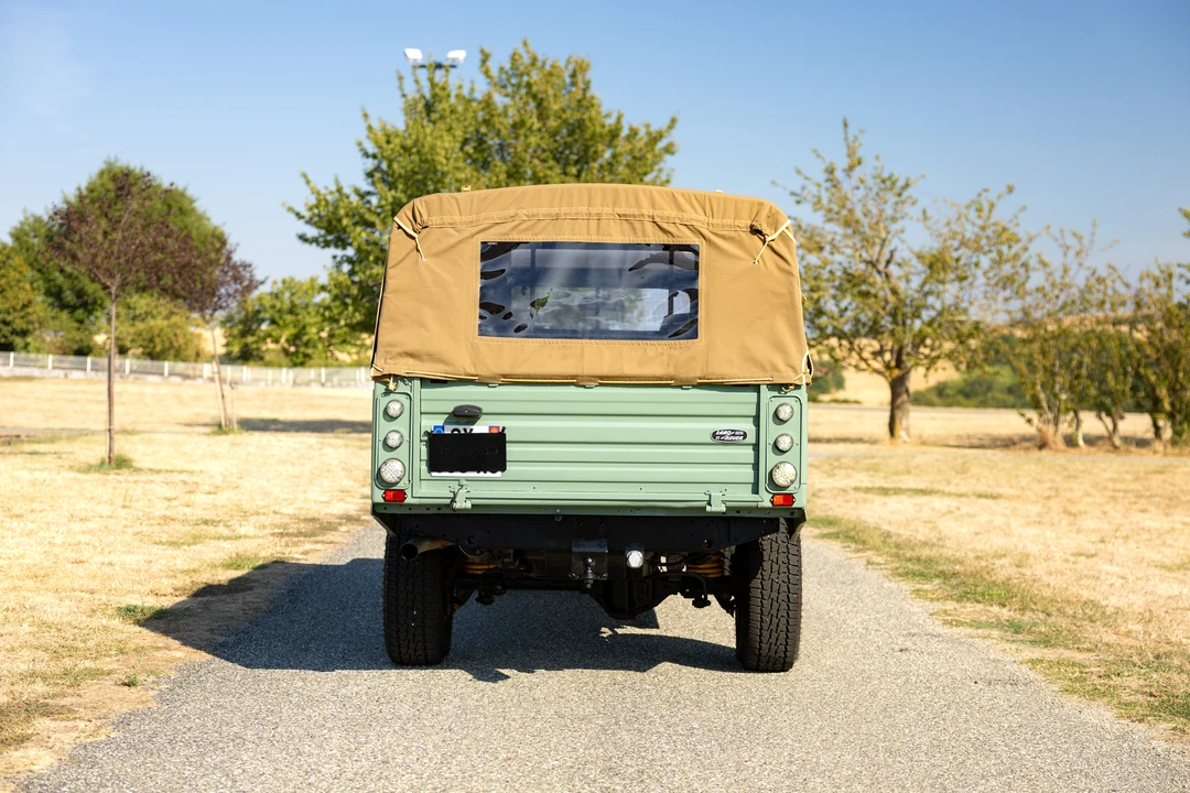 1998 Land Rover Defender 130 - Image 6 of 31