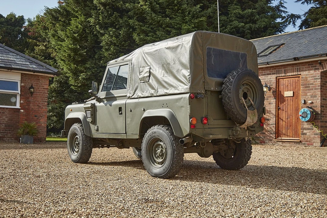 1998 Land Rover Defender 90 - Image 6 of 30