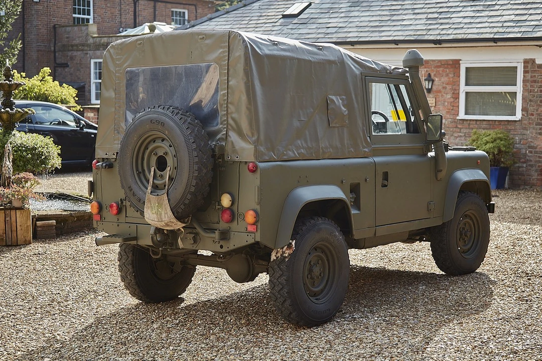 1998 Land Rover Defender 90 - Image 9 of 30