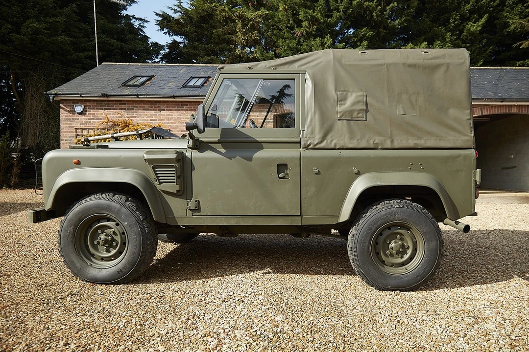 1998 Land Rover Defender 90 - Image 12 of 30