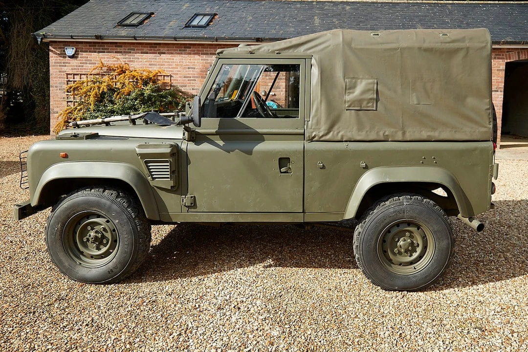 1998 Land Rover Defender 90 - Image 11 of 30