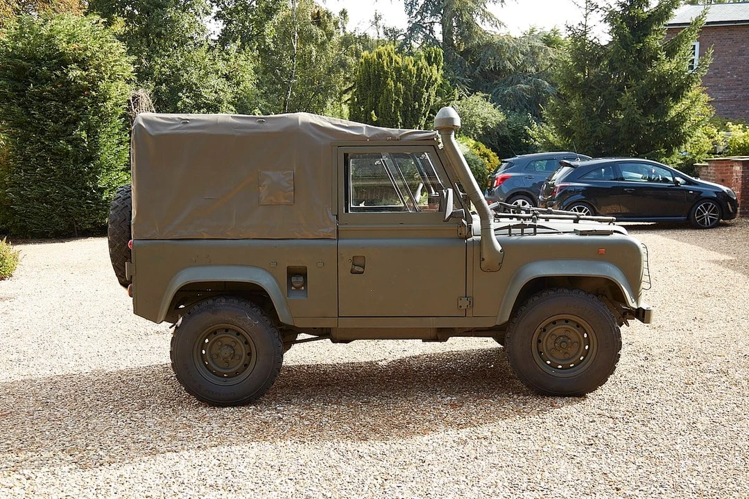 1998 Land Rover Defender 90 - Image 15 of 30