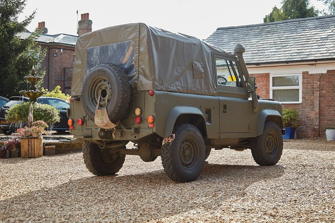 1998 Land Rover Defender 90 - Image 10 of 30