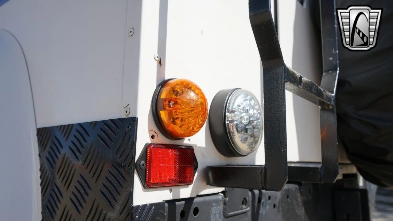 1998 Land Rover Defender 90 - Image 10 of 21
