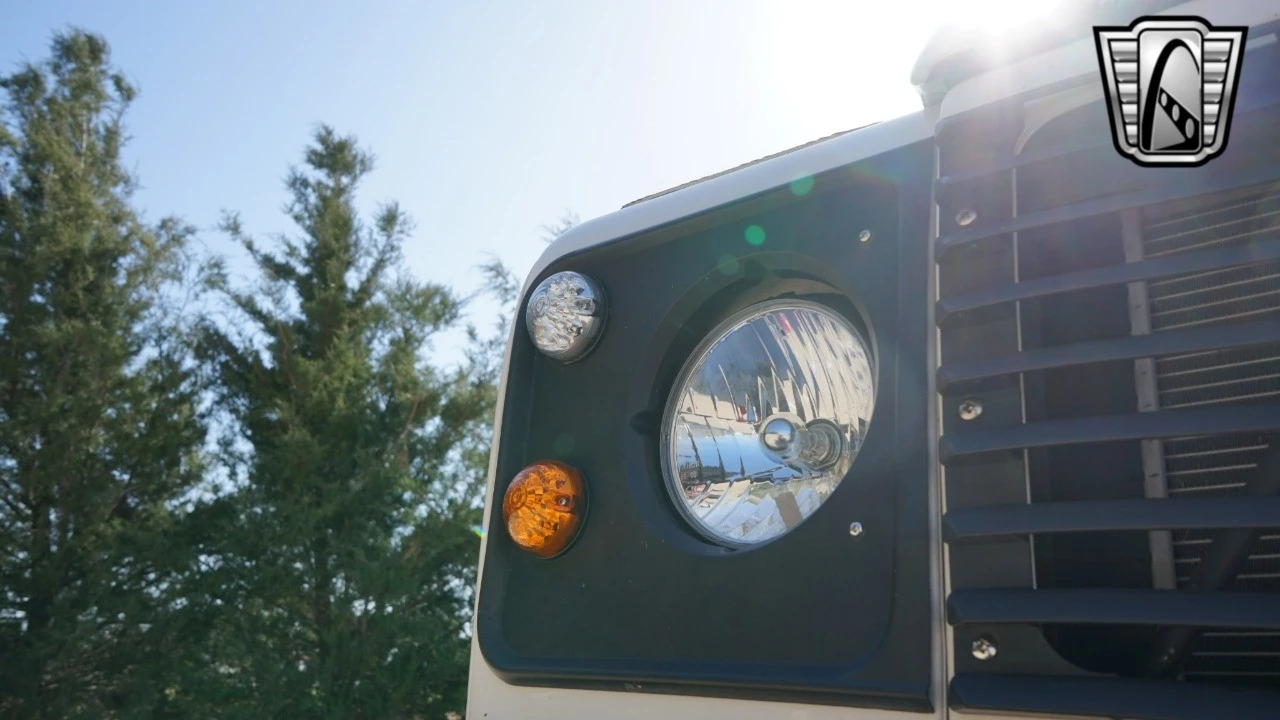 1998 Land Rover Defender 90 - Image 9 of 21