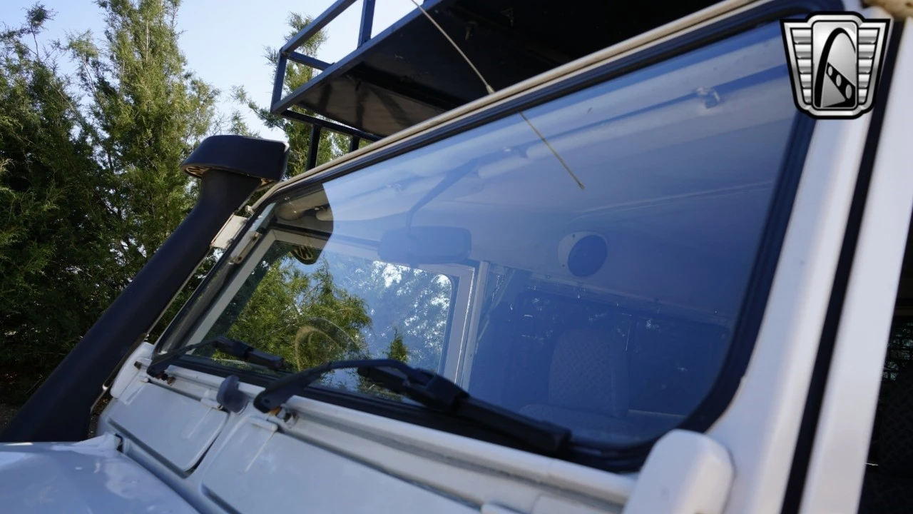 1998 Land Rover Defender 90 - Image 7 of 21