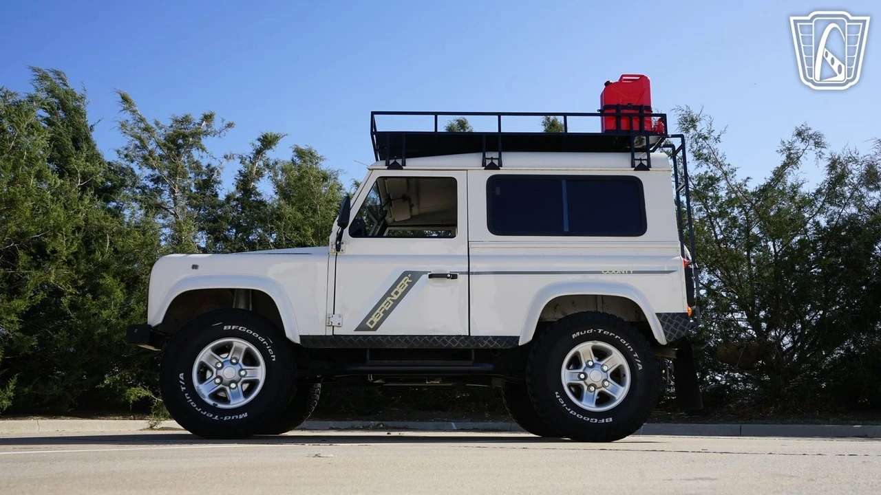1998 Land Rover Defender 90 - Image 9 of 21