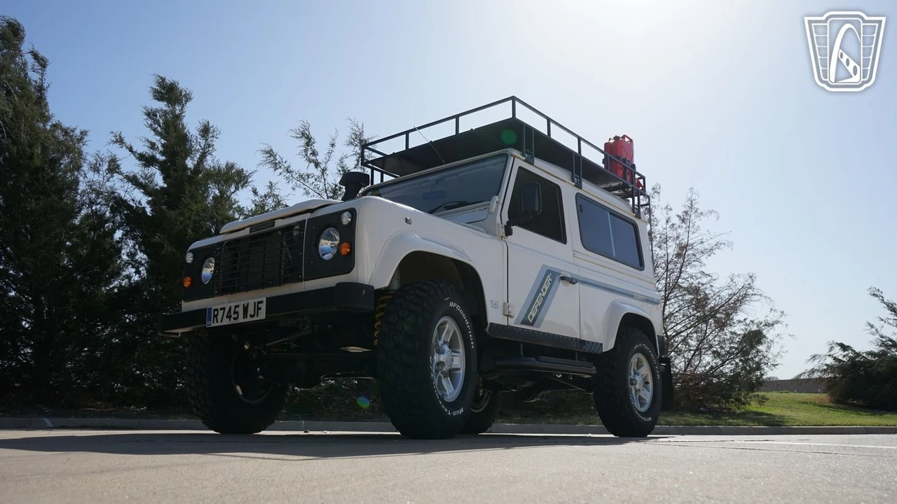 1998 Land Rover Defender 90 - Image 5 of 21