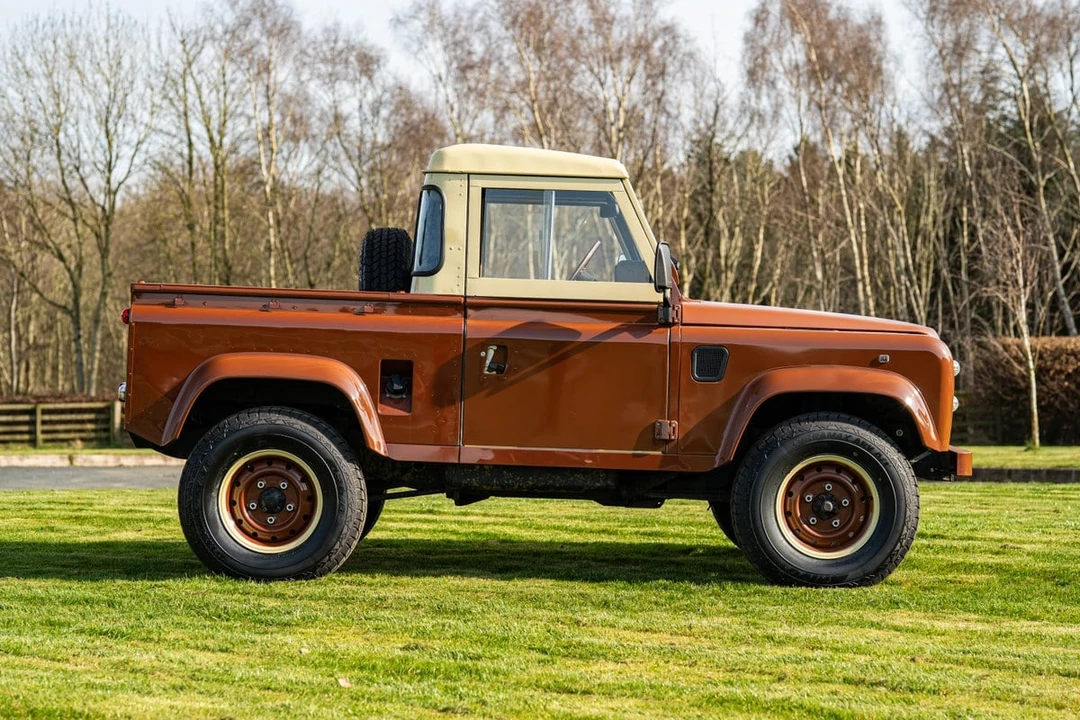 1998 Land Rover Defender 90 - Image 8 of 30