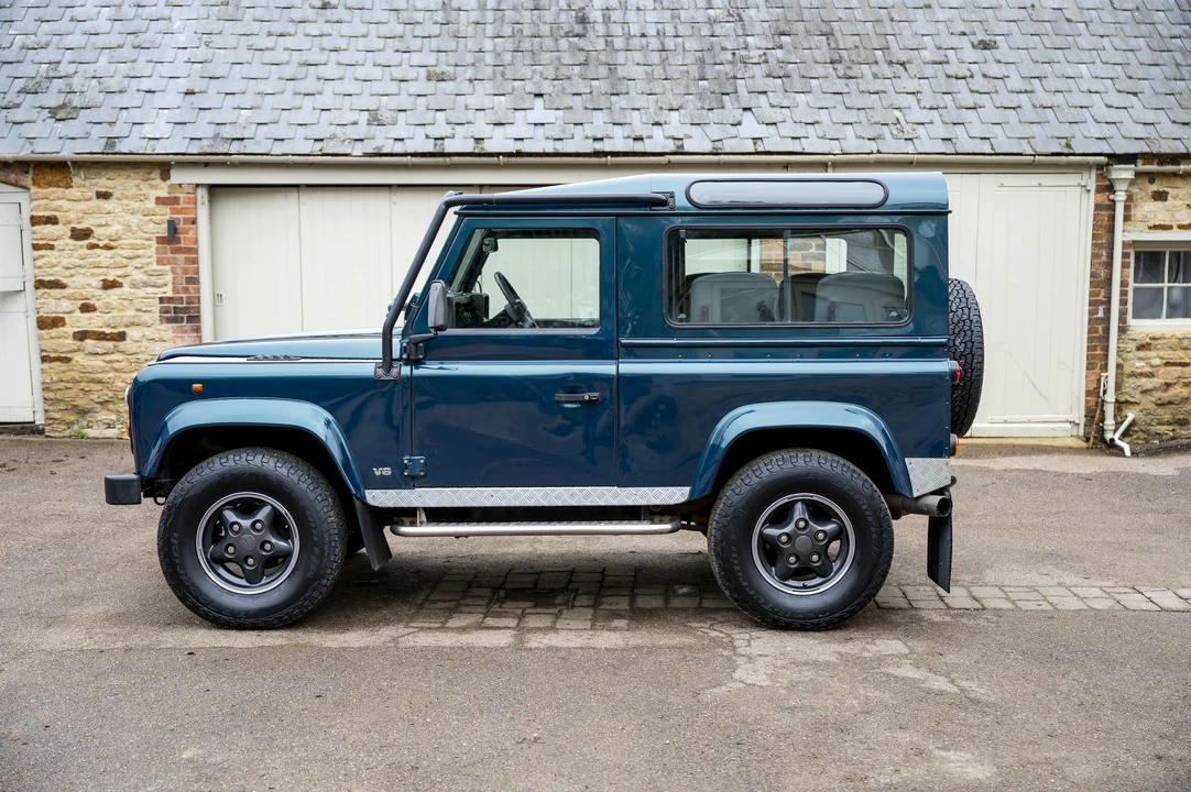 1998 Land Rover Defender 90 - Image 8 of 31