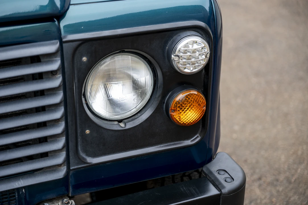 1998 Land Rover Defender 90 - Image 11 of 31