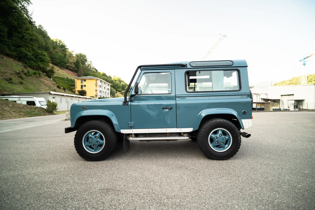 1998 Land Rover Defender 90 - Image 8 of 31