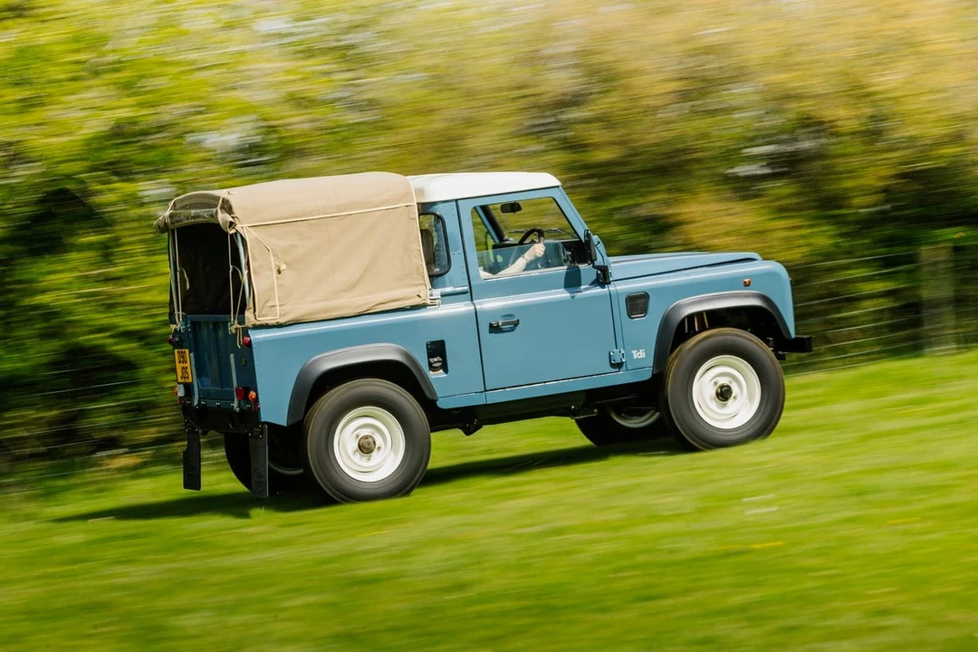 1998 Land Rover Defender 90 - Image 3 of 31