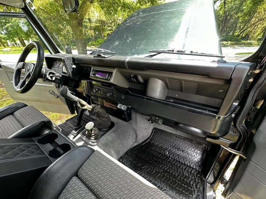 1998 Land Rover Defender 90 - Image 25 of 31