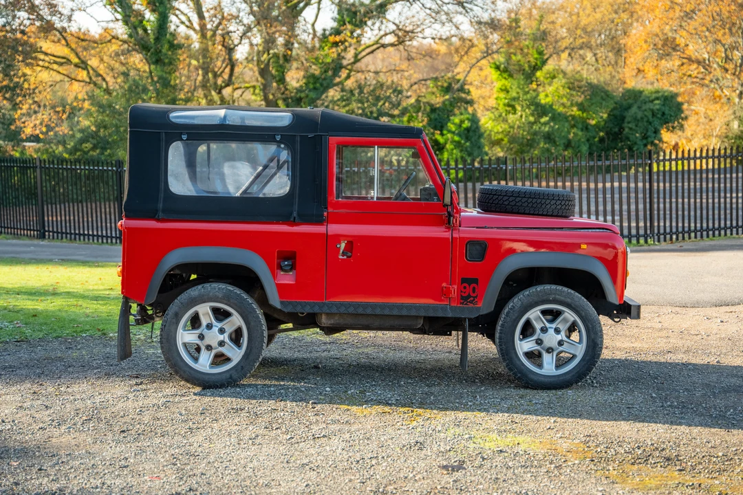 1998 Land Rover Defender 90 - Image 8 of 31