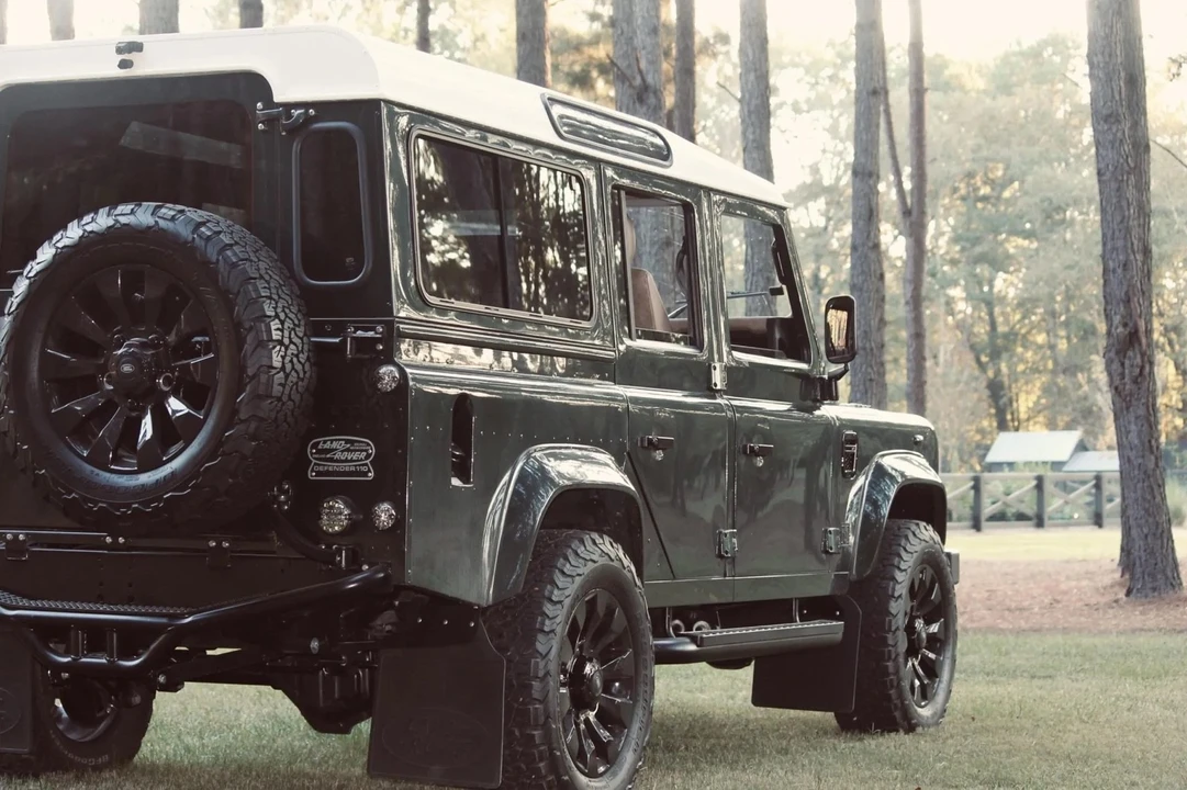 1998 Land Rover Defender 110 - Image 9 of 21
