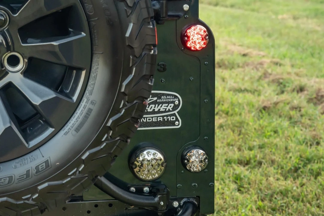 1998 Land Rover Defender 110 - Image 15 of 21