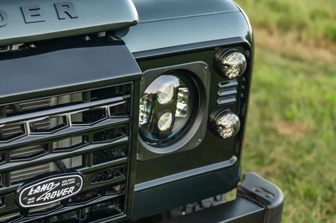 1998 Land Rover Defender 110 - Image 18 of 21