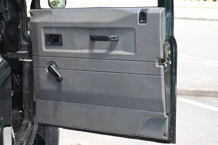 1998 Land Rover Defender 90 - Image 10 of 21