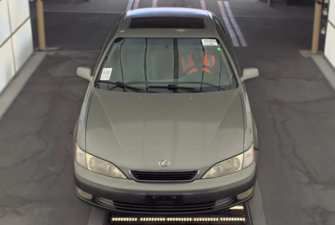 1998 Lexus ES 3rd Gen - Image 2 of 14