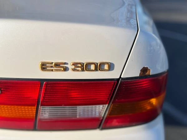 1998 Lexus ES 3rd Gen - Image 17 of 21