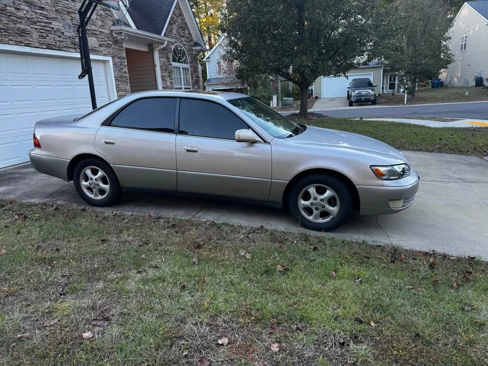 1998 Lexus ES 2nd Gen - Image 2 of 5