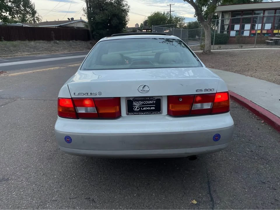 1998 Lexus ES 3rd Gen - Image 3 of 17