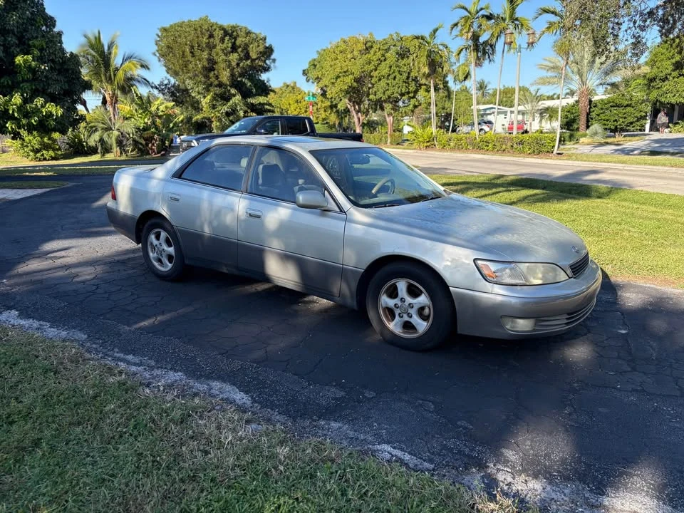 1998 Lexus ES 3rd Gen - Image 2 of 6