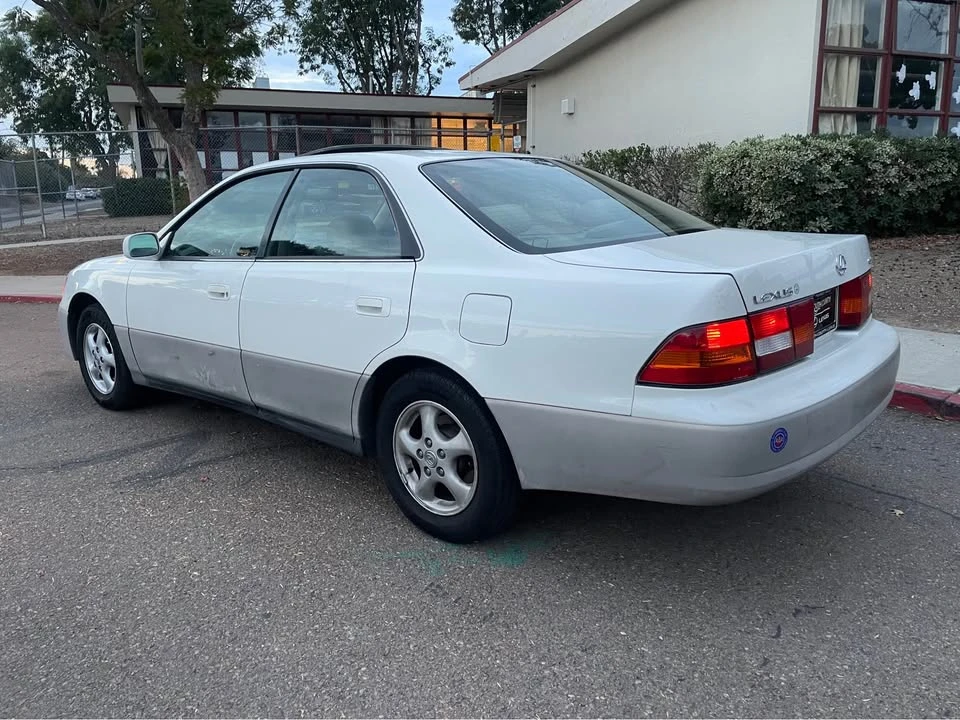 1998 Lexus ES 3rd Gen - Image 2 of 17