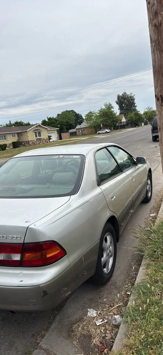 1998 Lexus ES 3rd Gen - Image 2 of 4