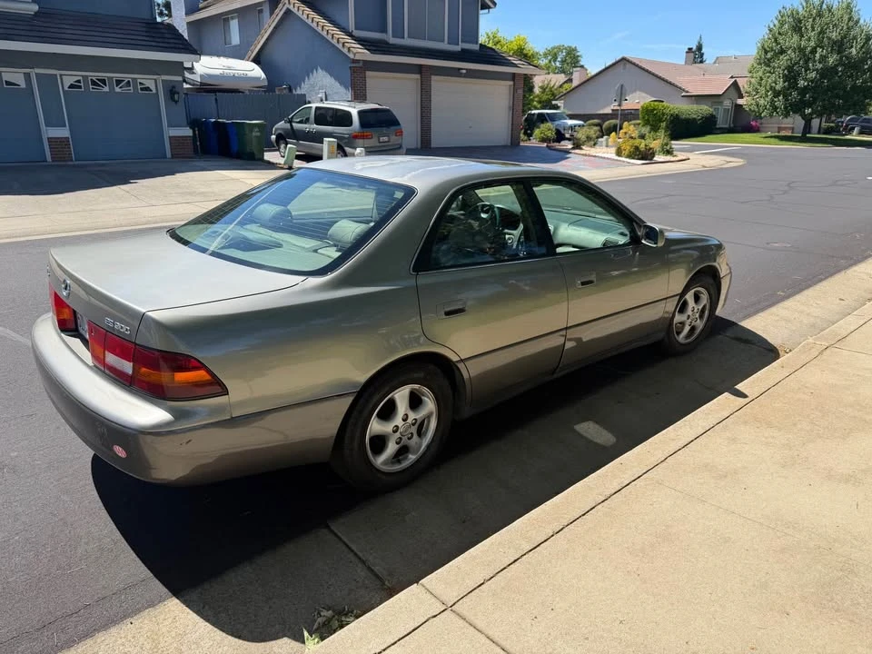 1998 Lexus ES 3rd Gen - Image 3 of 8