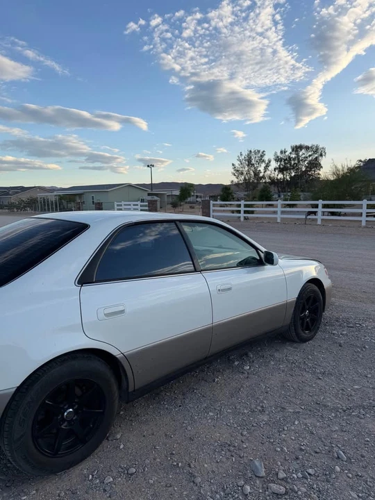 1998 Lexus ES 3rd Gen - Image 2 of 9