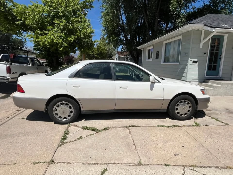 1998 Lexus ES 3rd Gen - Image 2 of 10