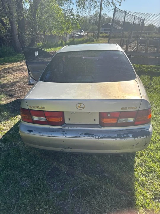 1998 Lexus ES 3rd Gen - Image 9 of 10