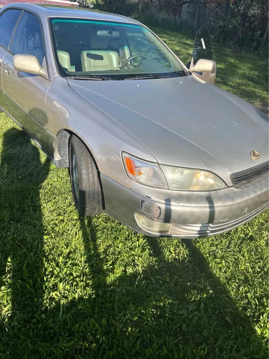 1998 Lexus ES 3rd Gen - Image 2 of 10