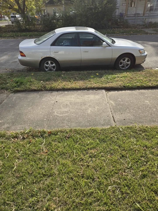 1998 Lexus ES 3rd Gen - Image 2 of 7
