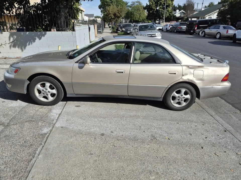 1998 Lexus ES 3rd Gen - Image 11 of 11
