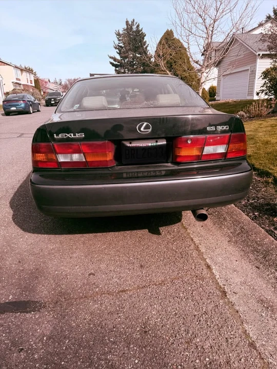 1998 Lexus ES 3rd Gen - Image 2 of 3