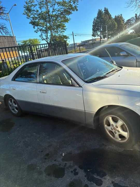 1998 Lexus ES 3rd Gen - Image 3 of 4