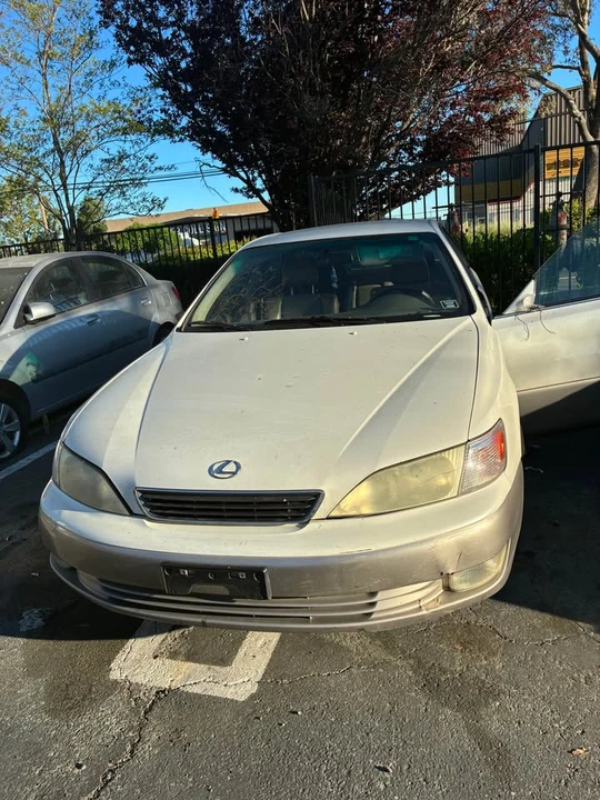 1998 Lexus ES 3rd Gen - Image 4 of 4