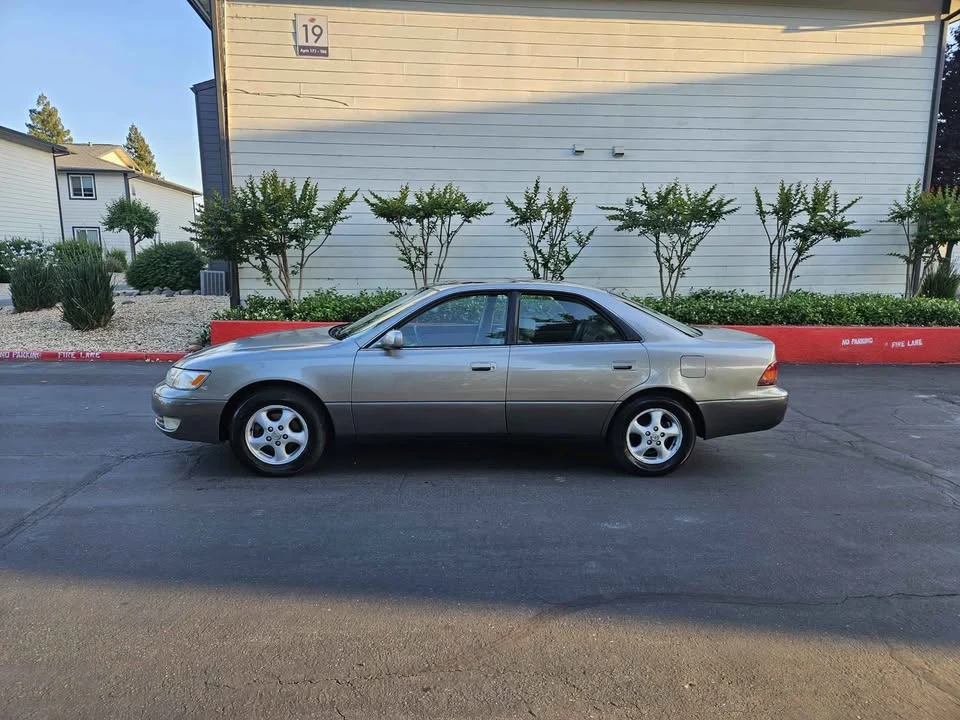 1998 Lexus ES 3rd Gen - Image 3 of 12